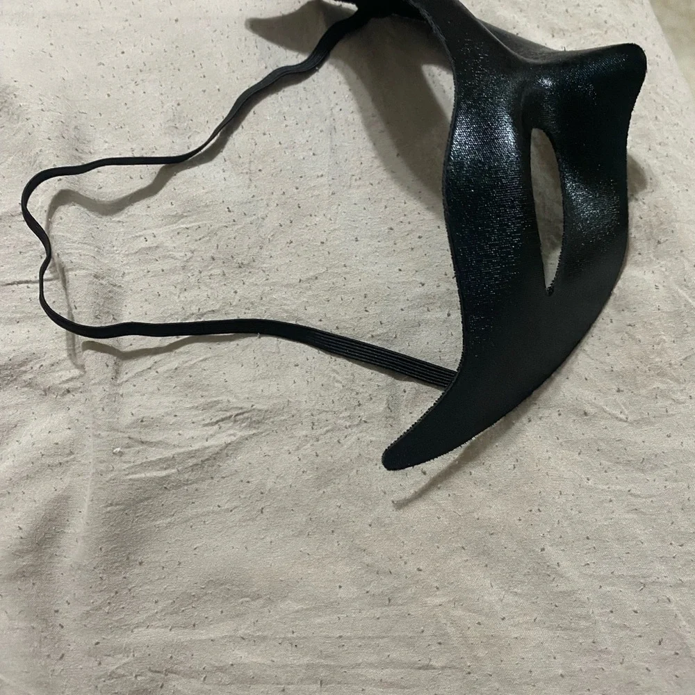 N/A sleek black